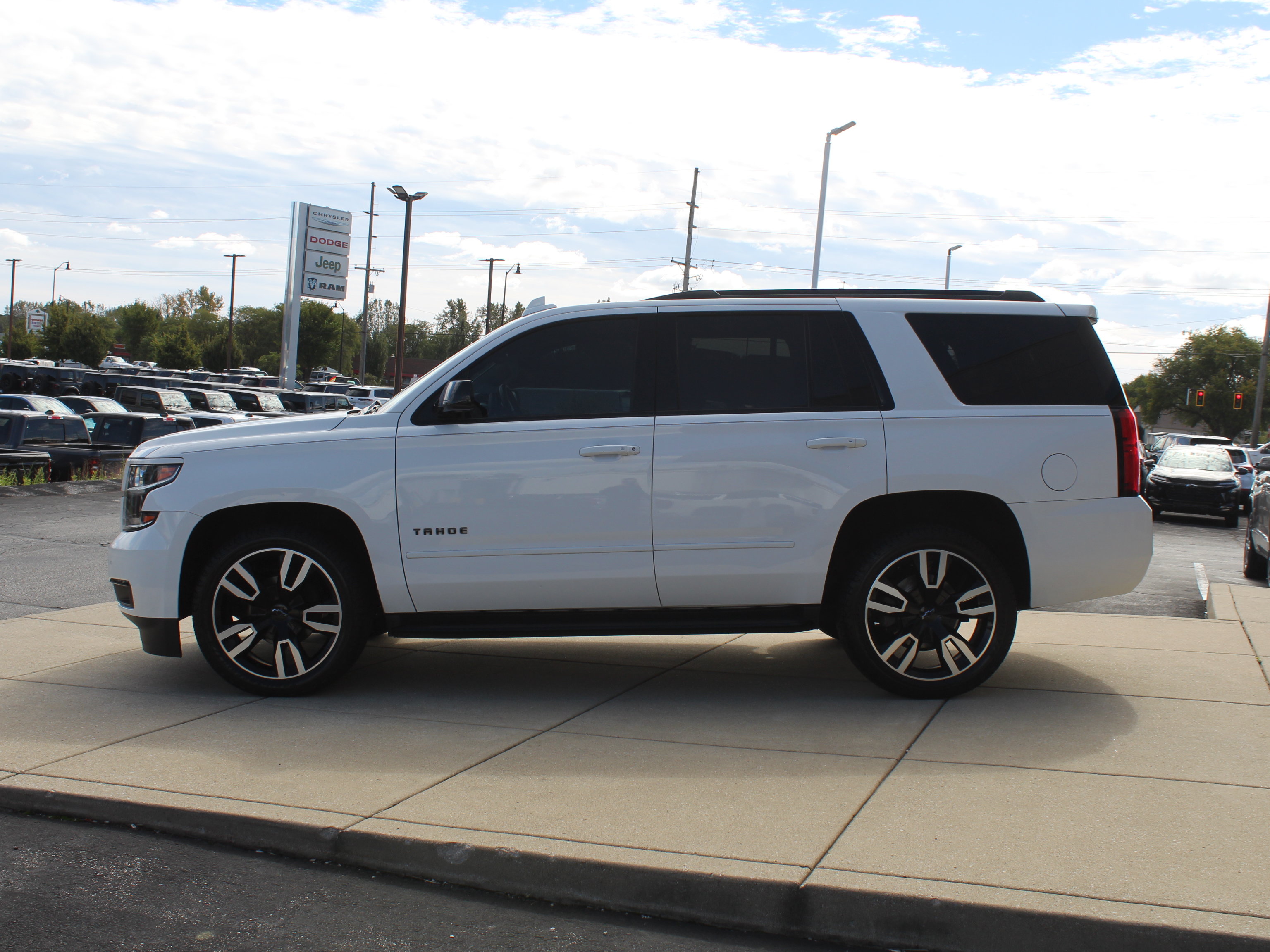 Used 2019 Chevrolet Tahoe Premier AWD/4WD image 9