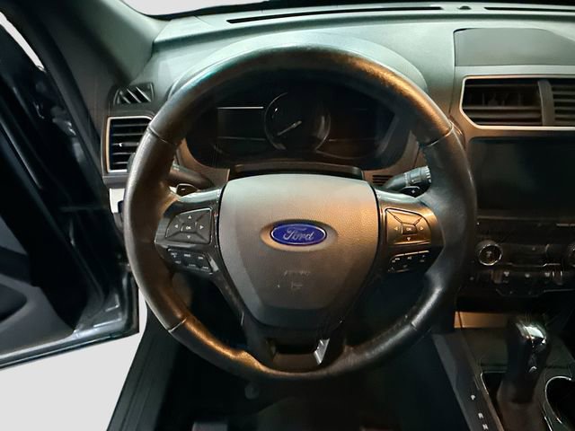 Used 2016 Ford Explorer XLT w/ Equipment Group 202A image 12