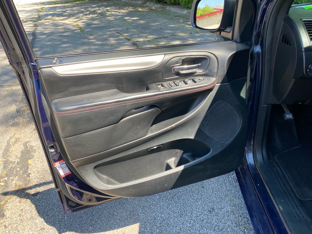 Used 2016 Dodge Grand Caravan R/T FWD image 10