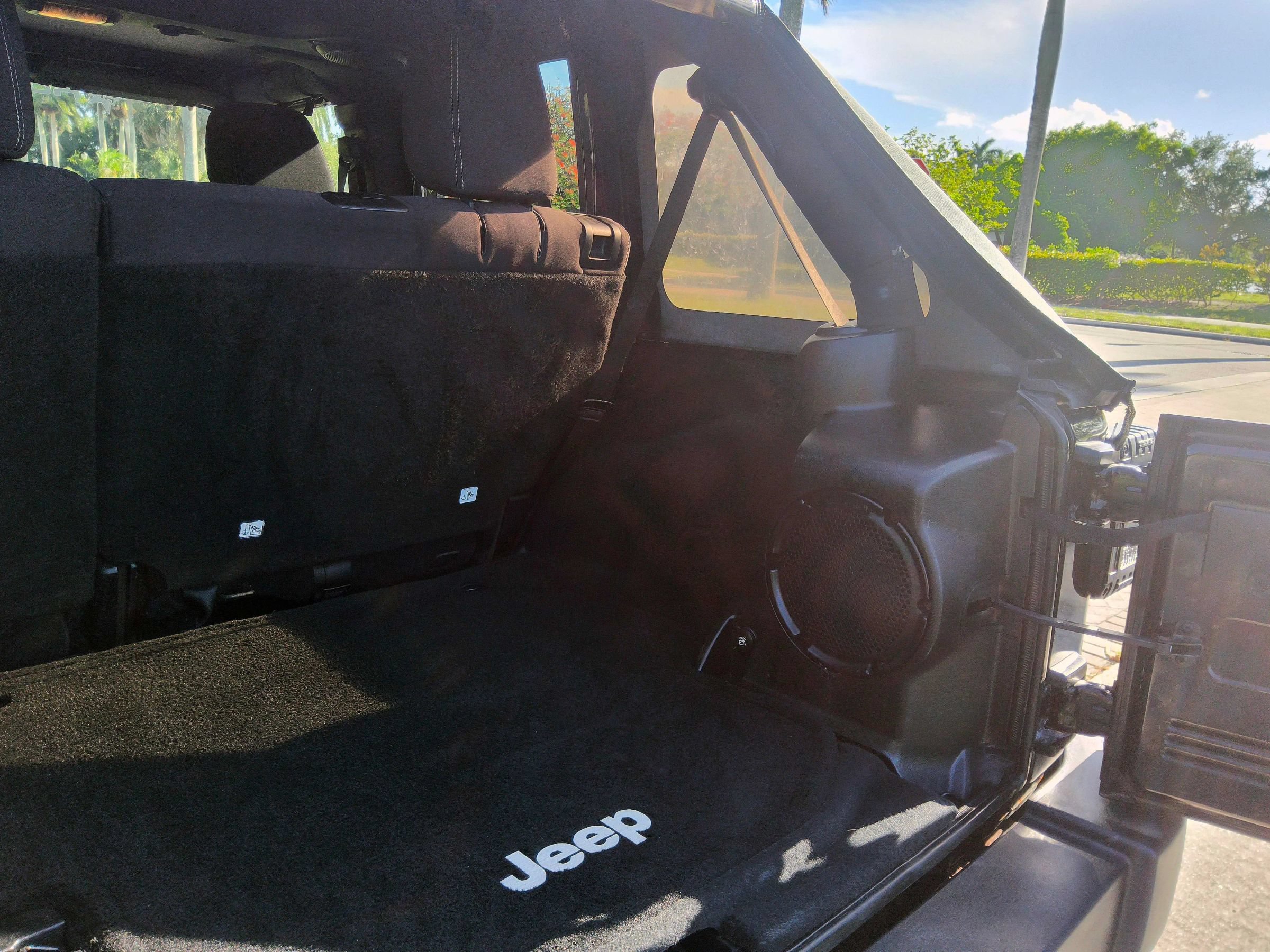 Used 2014 Jeep Wrangler Unlimited Rubicon w/ Connectivity Group AWD/4WD image 52