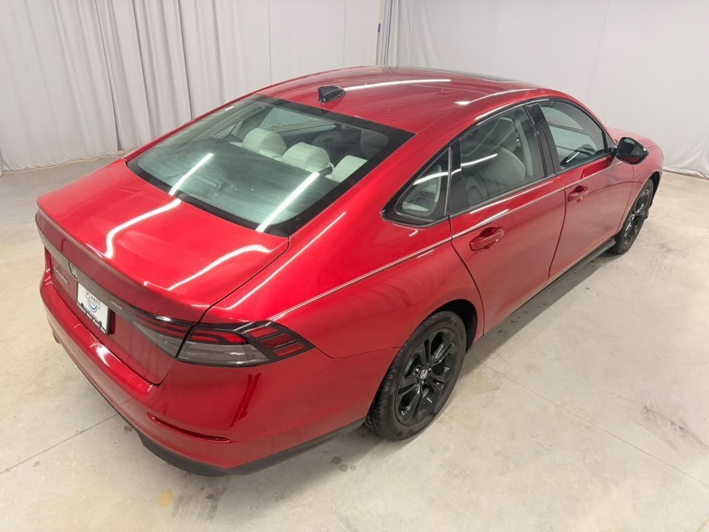 Certified 2025 Honda Accord SE image 13