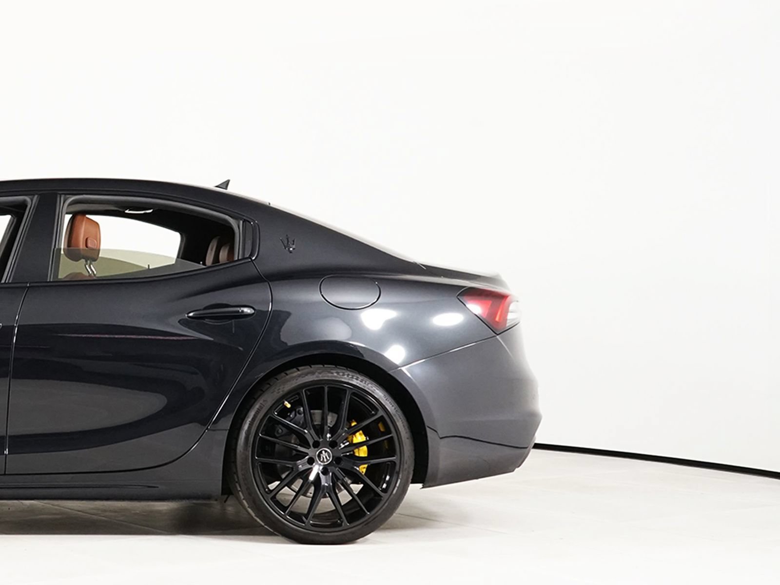 Used 2023 Maserati Ghibli Modena Q4 AWD/4WD image 13