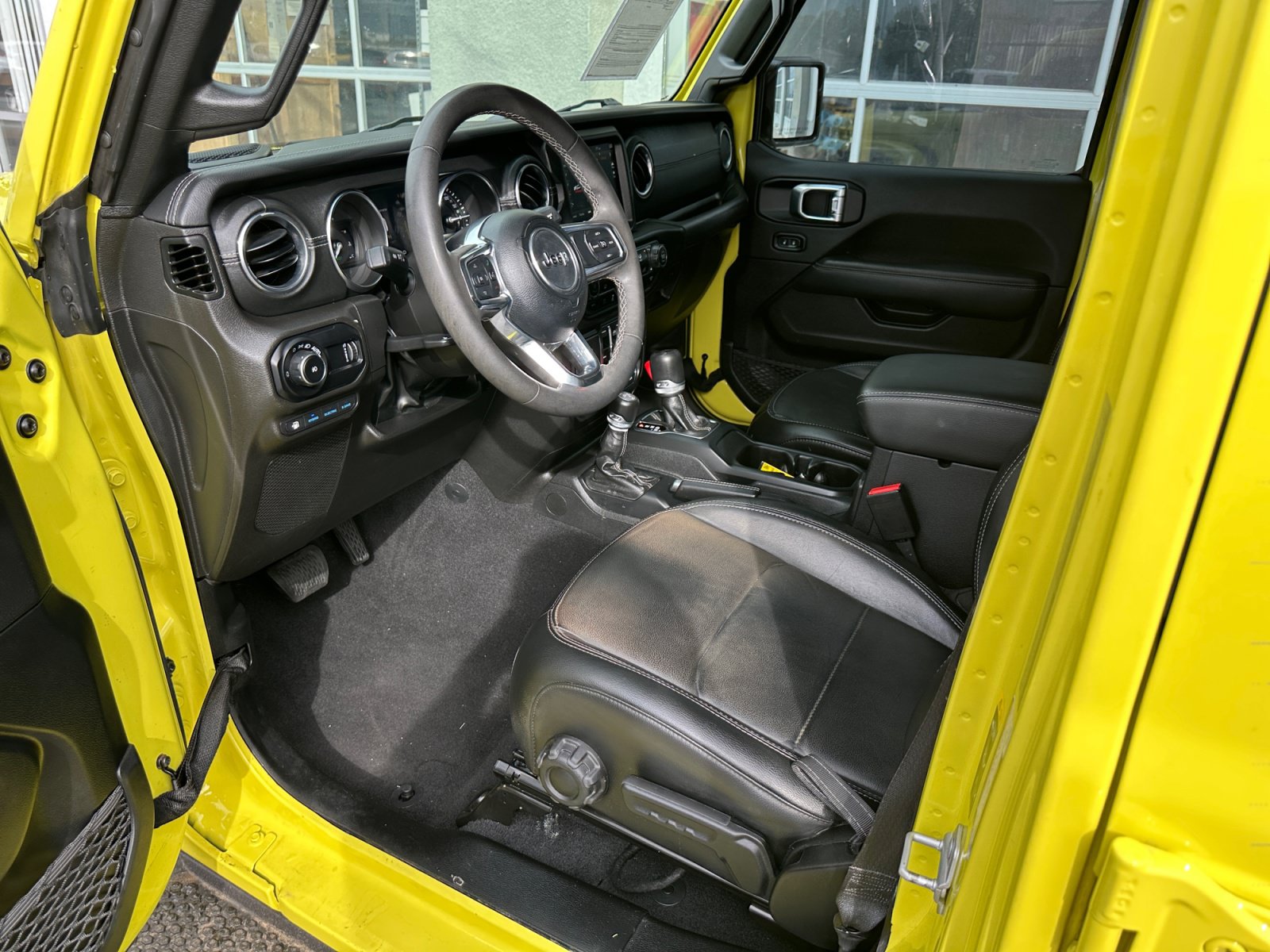 Used 2023 Jeep Wrangler Unlimited Sahara AWD/4WD image 11