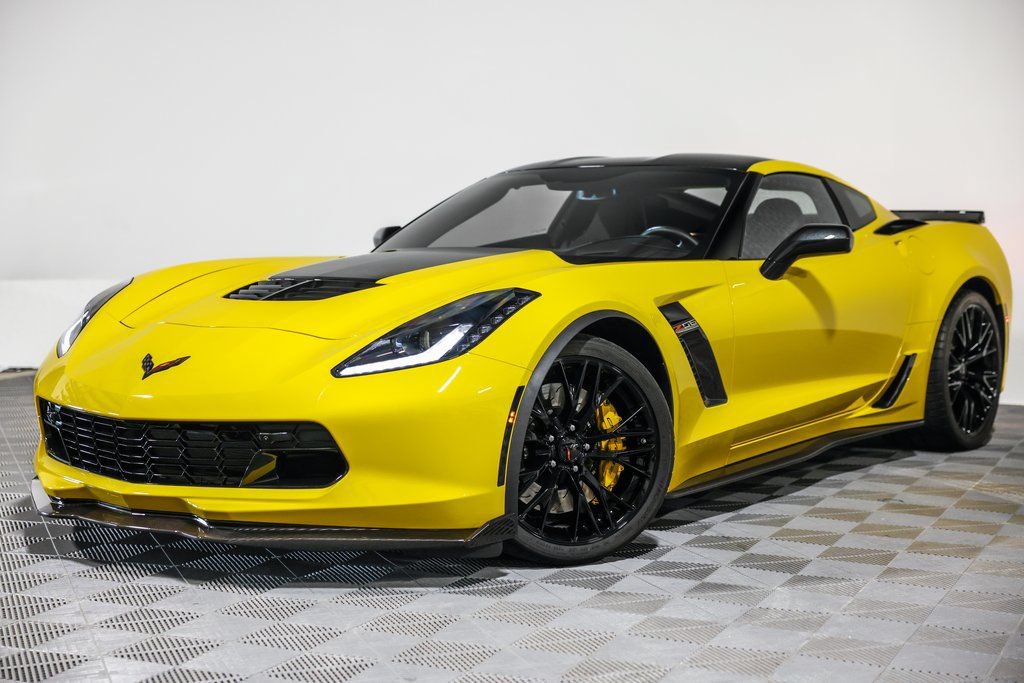 Used 2017 Chevrolet Corvette Z06 RWD image 2