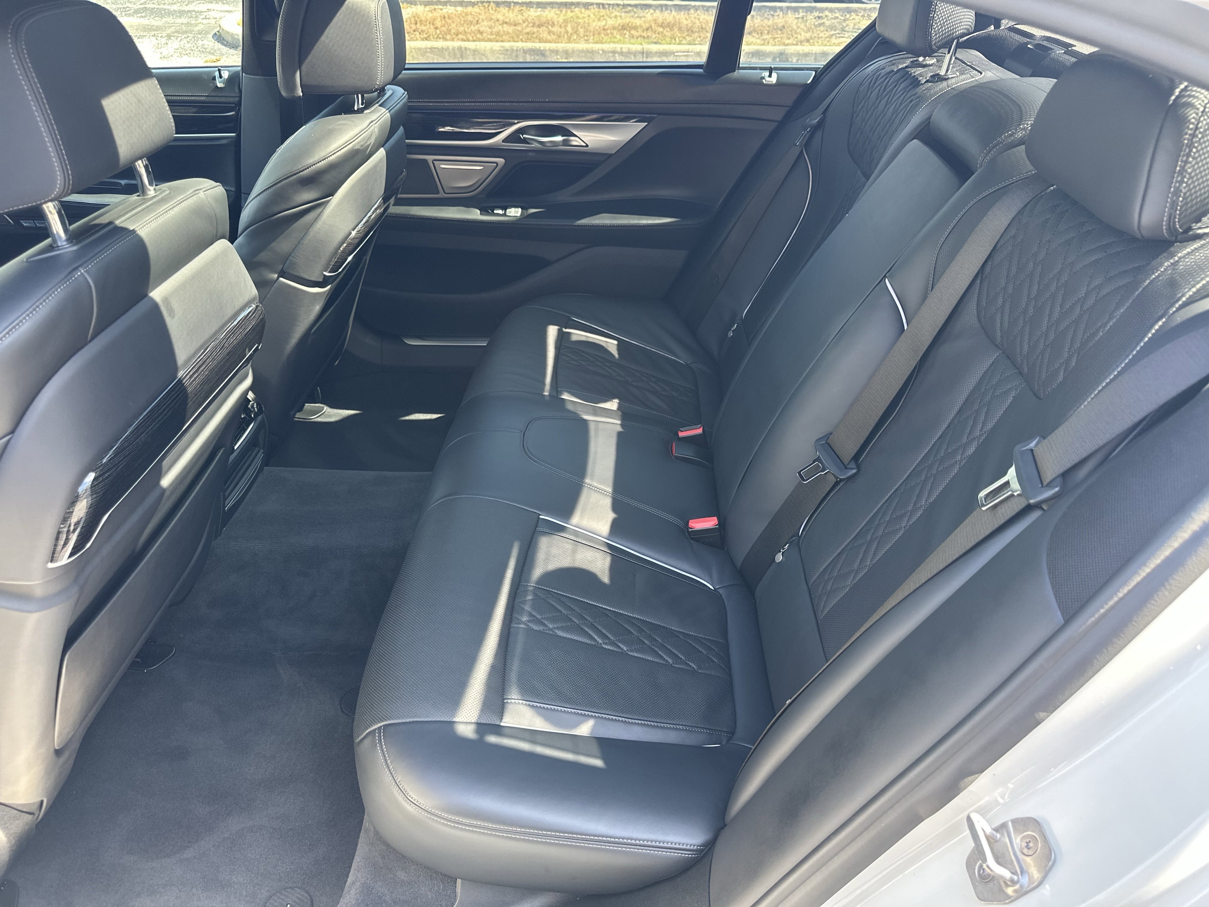 Used 2018 BMW 750i image 19