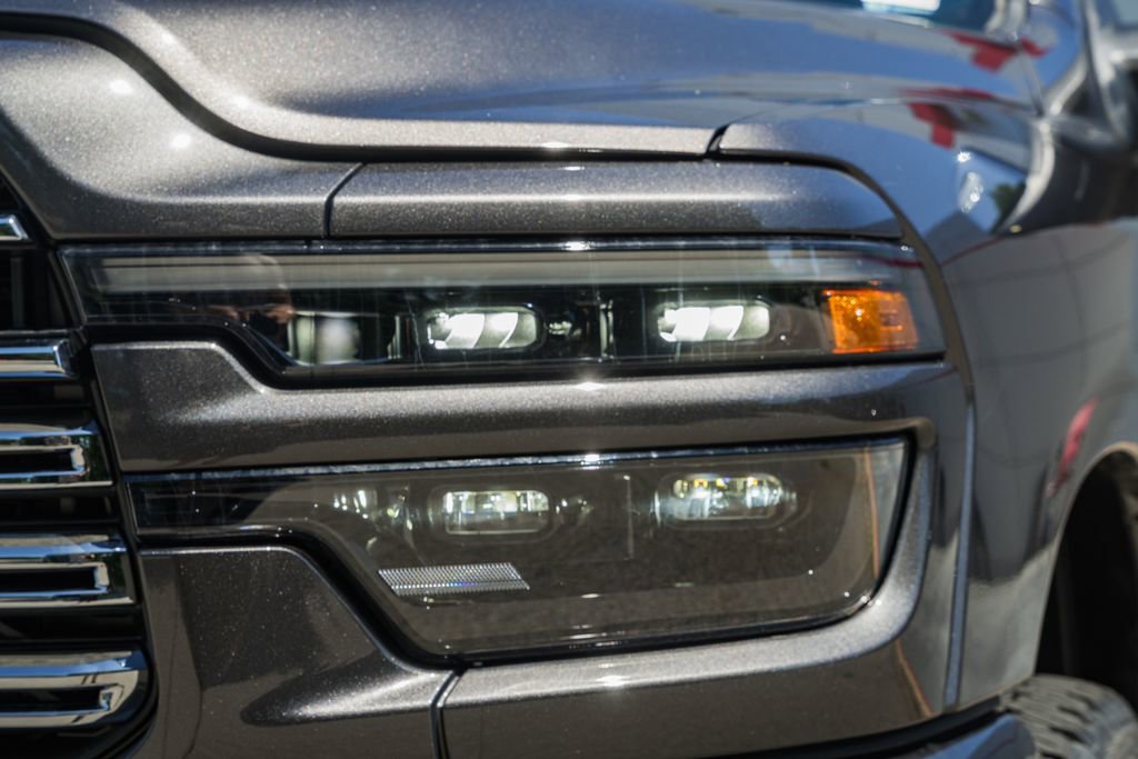New 2026 RAM 2500 Laramie AWD/4WD image 13