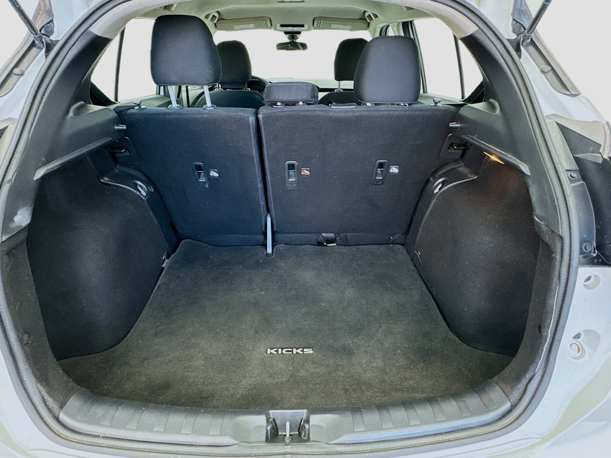 Used 2022 Nissan Kicks SV image 16