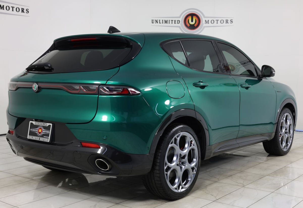Used 2024 Alfa Romeo Tonale Veloce w/ Active Assist Package AWD/4WD image 3
