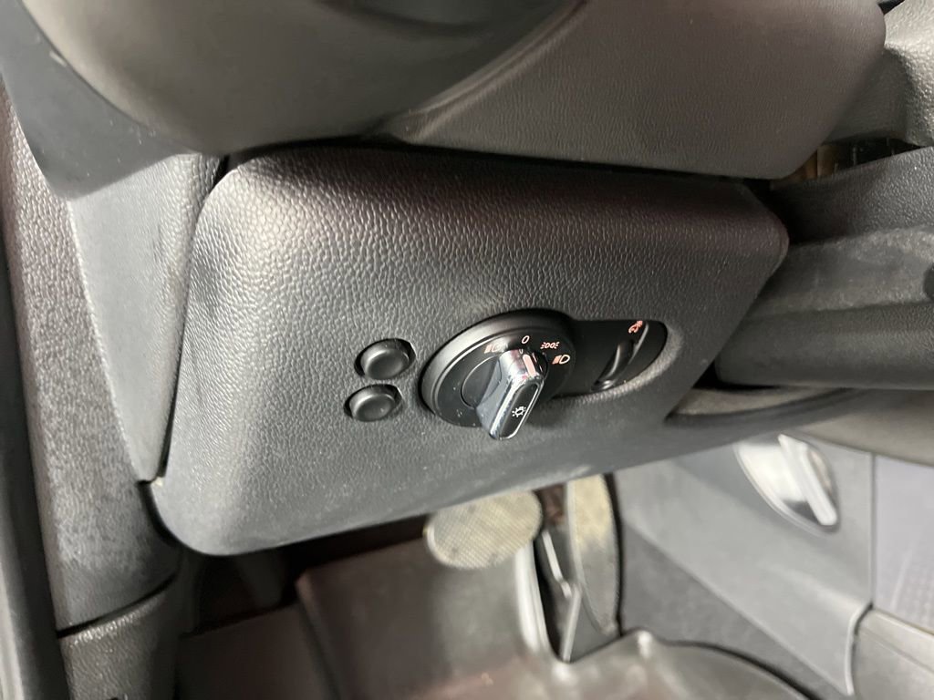 Used 2019 MINI Cooper 2-Door Hardtop image 25