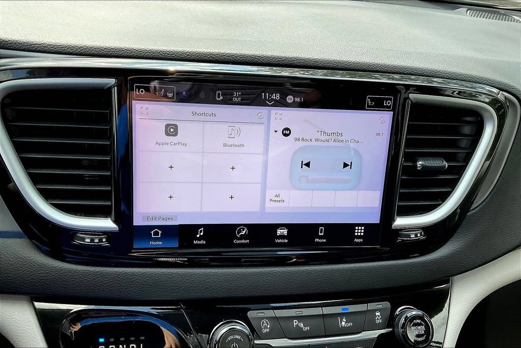 Used 2024 Chrysler Pacifica Touring-L FWD image 18