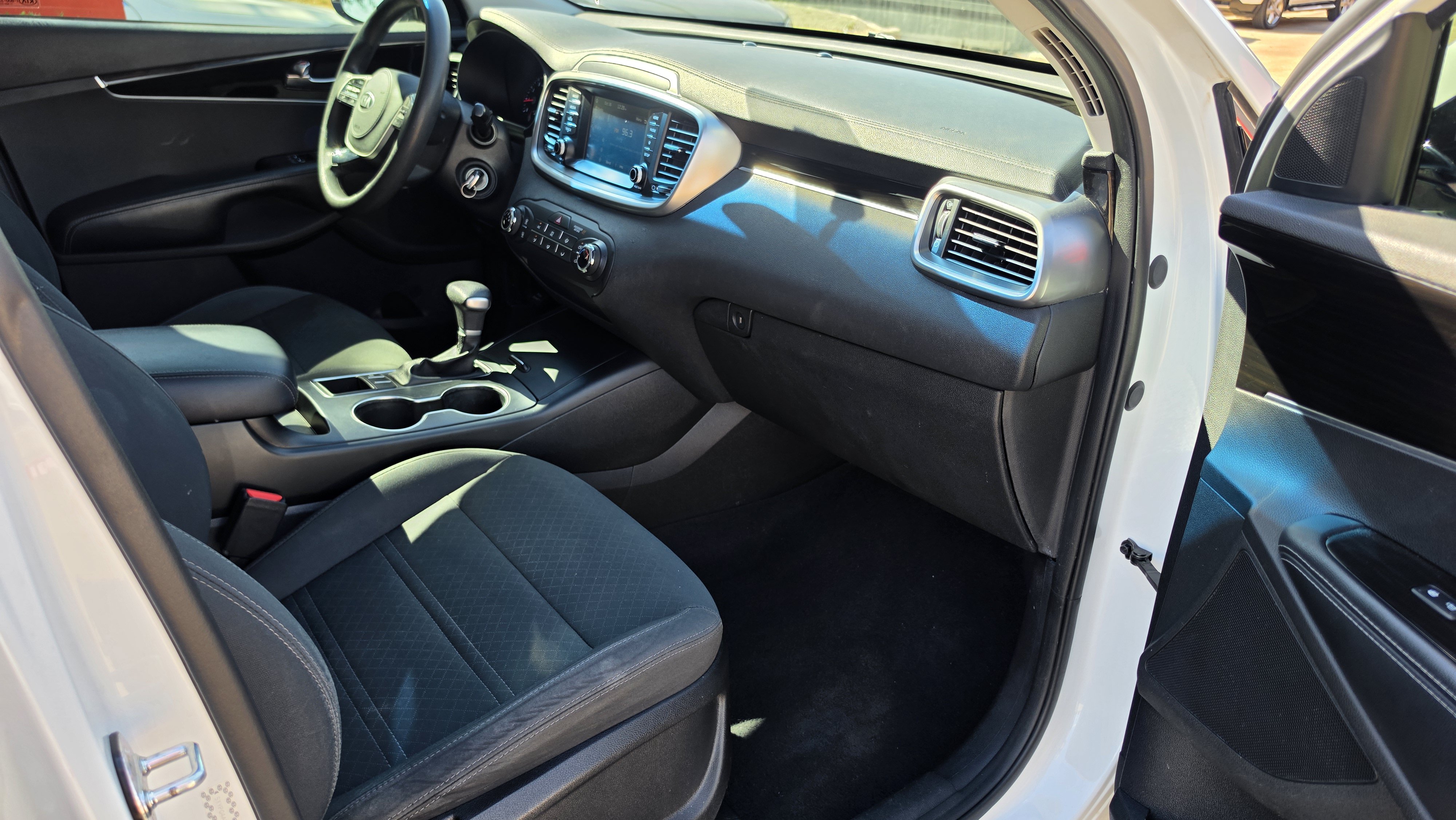 Used 2020 Kia Sorento L FWD image 32