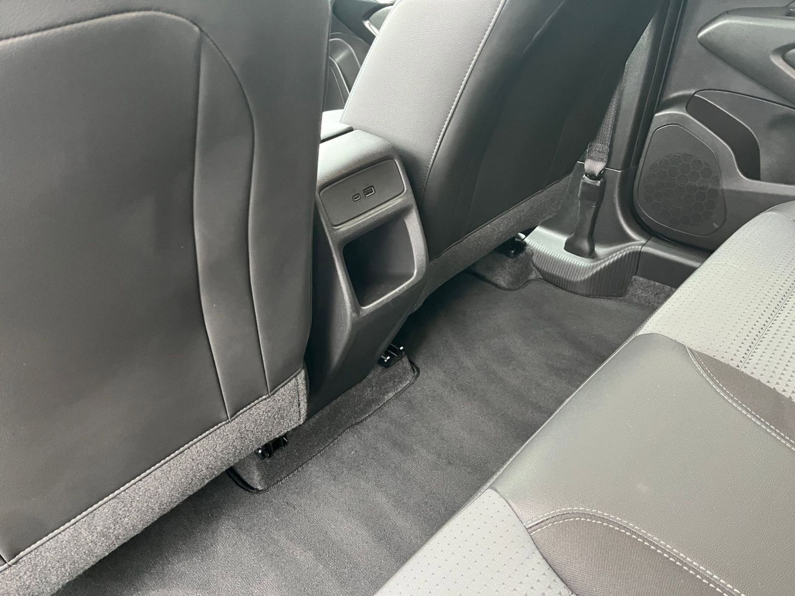 Used 2025 Chevrolet Trax LT image 24