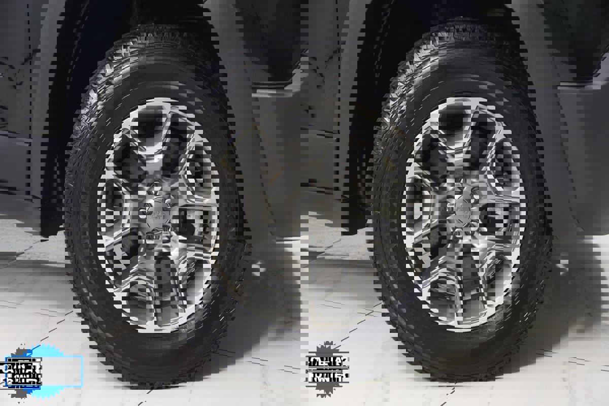 Used 2022 Jeep Cherokee Trailhawk image 14