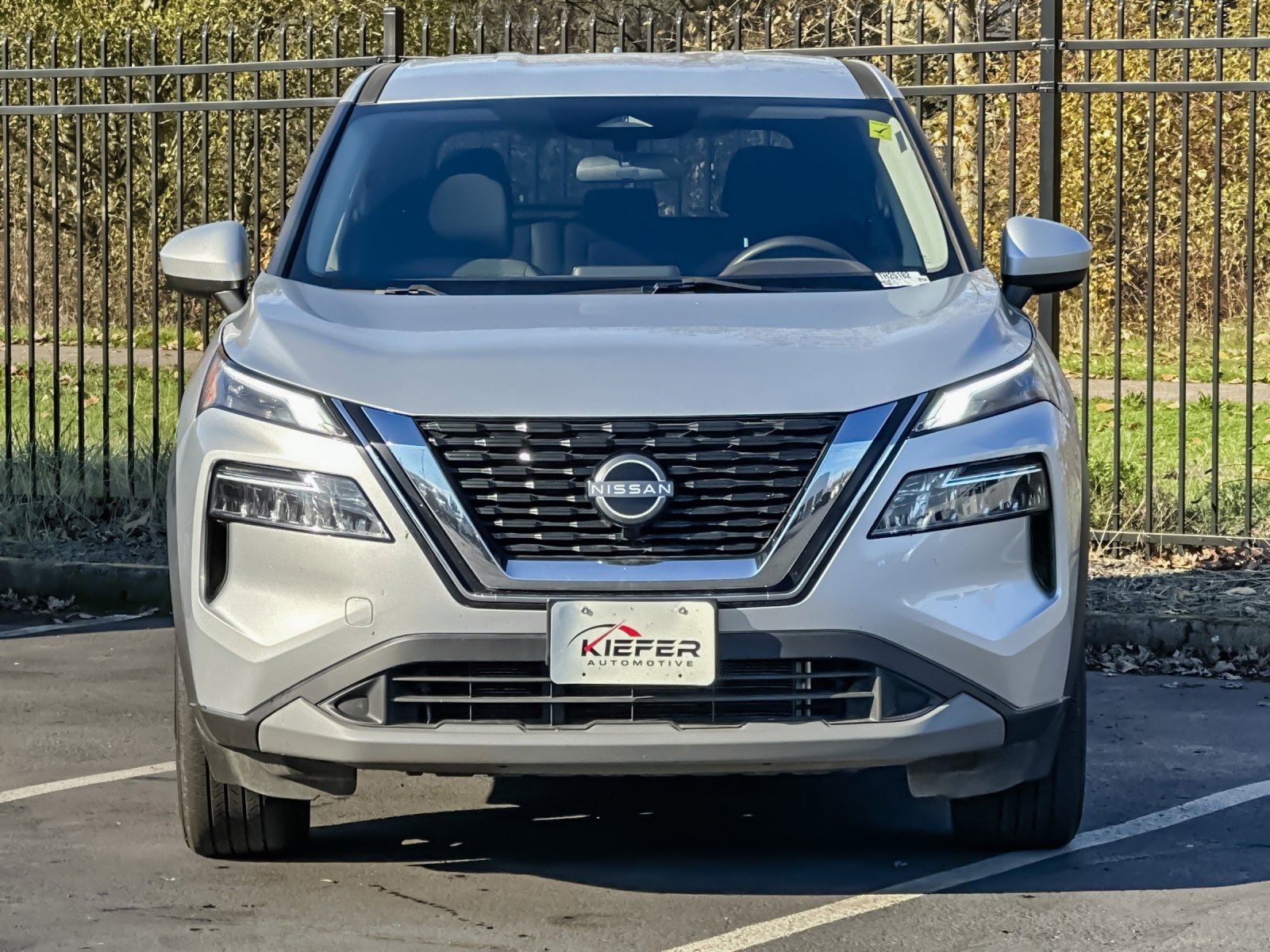 Used 2023 Nissan Rogue SV image 9