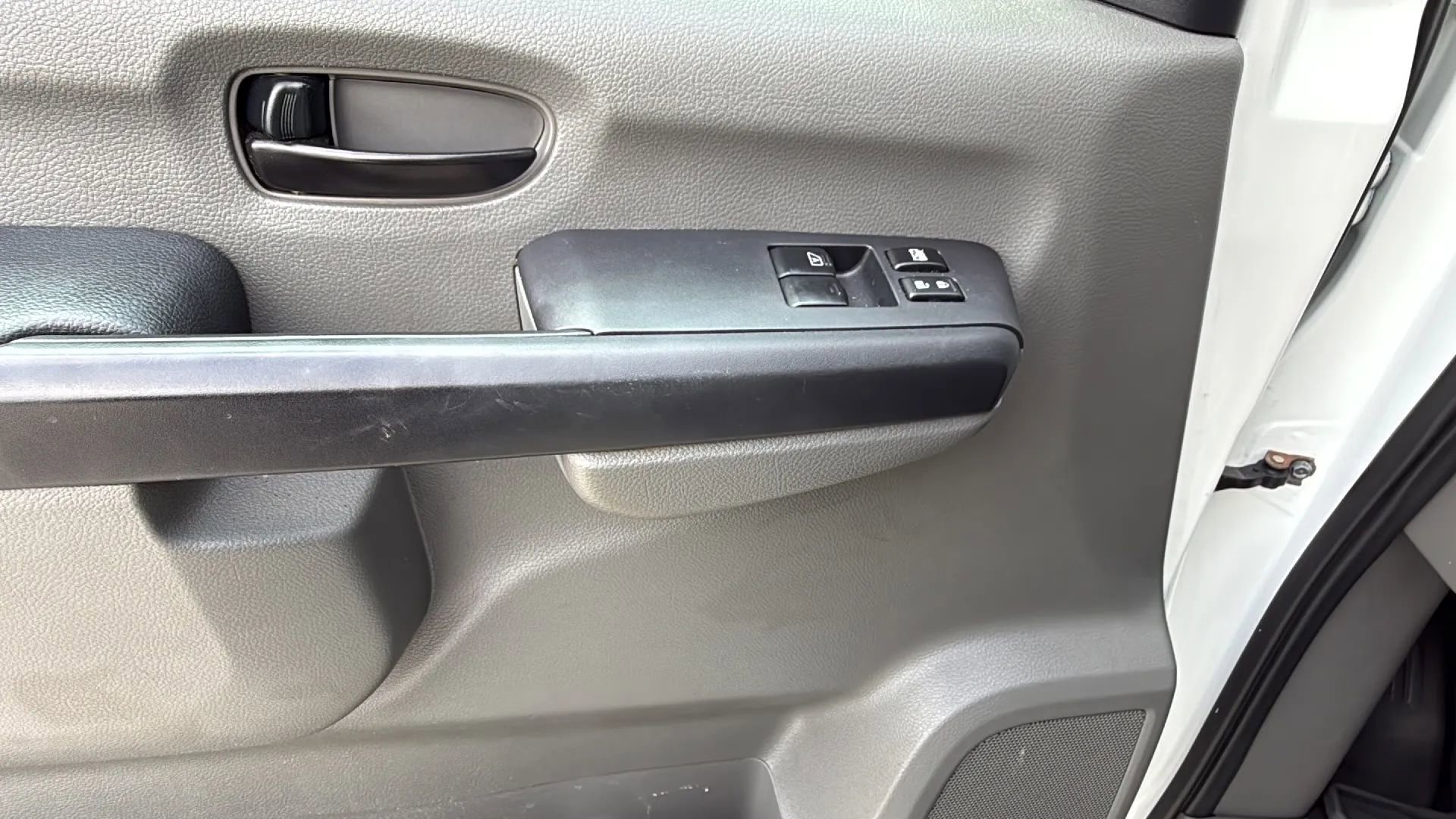 Used 2018 Nissan NV 3500 SV w/ Navigation Package image 10