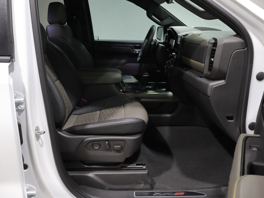 Used 2024 Chevrolet Silverado 1500 ZR2 w/ Technology Package image 23