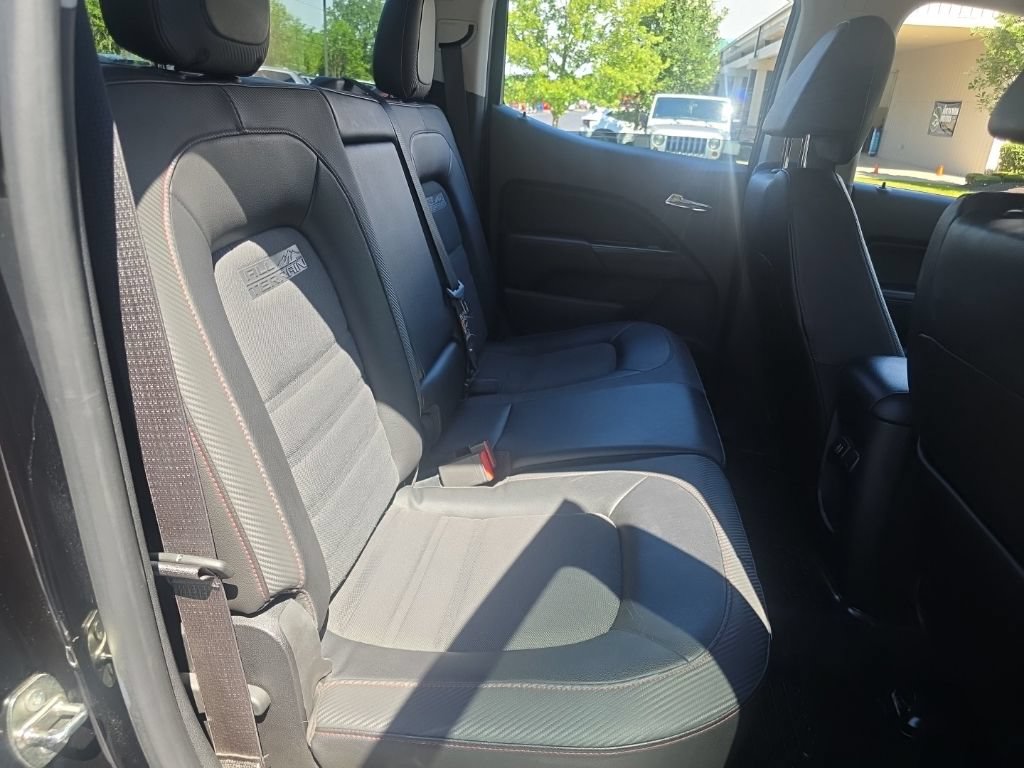 Used 2015 GMC Canyon SLE w/ All-Terrain Package AWD/4WD image 33