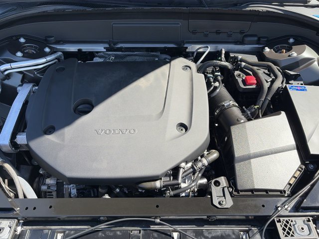 Used 2022 Volvo XC60 B6 Inscription w/ Protection Package Premier AWD/4WD image 37