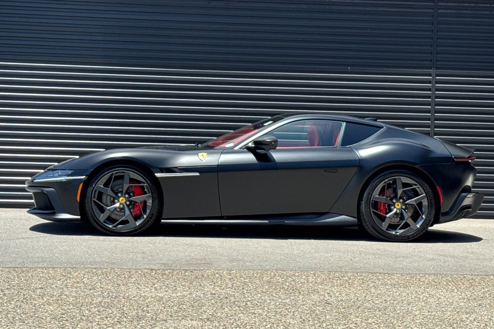 Used 2025 Ferrari 12Cilindri RWD image 2