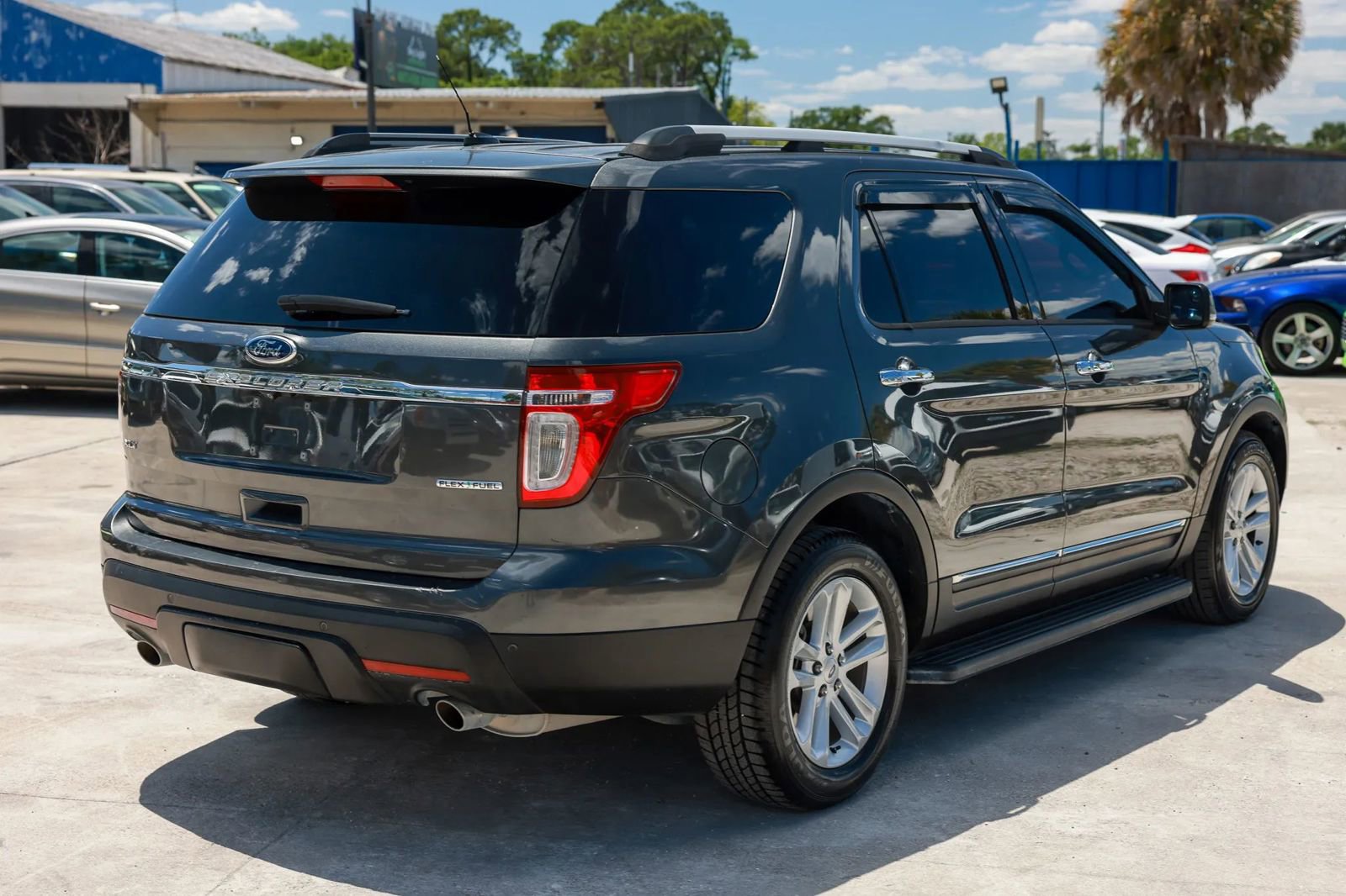 Used 2015 Ford Explorer XLT w/ Equipment Group 202B FWD image 7