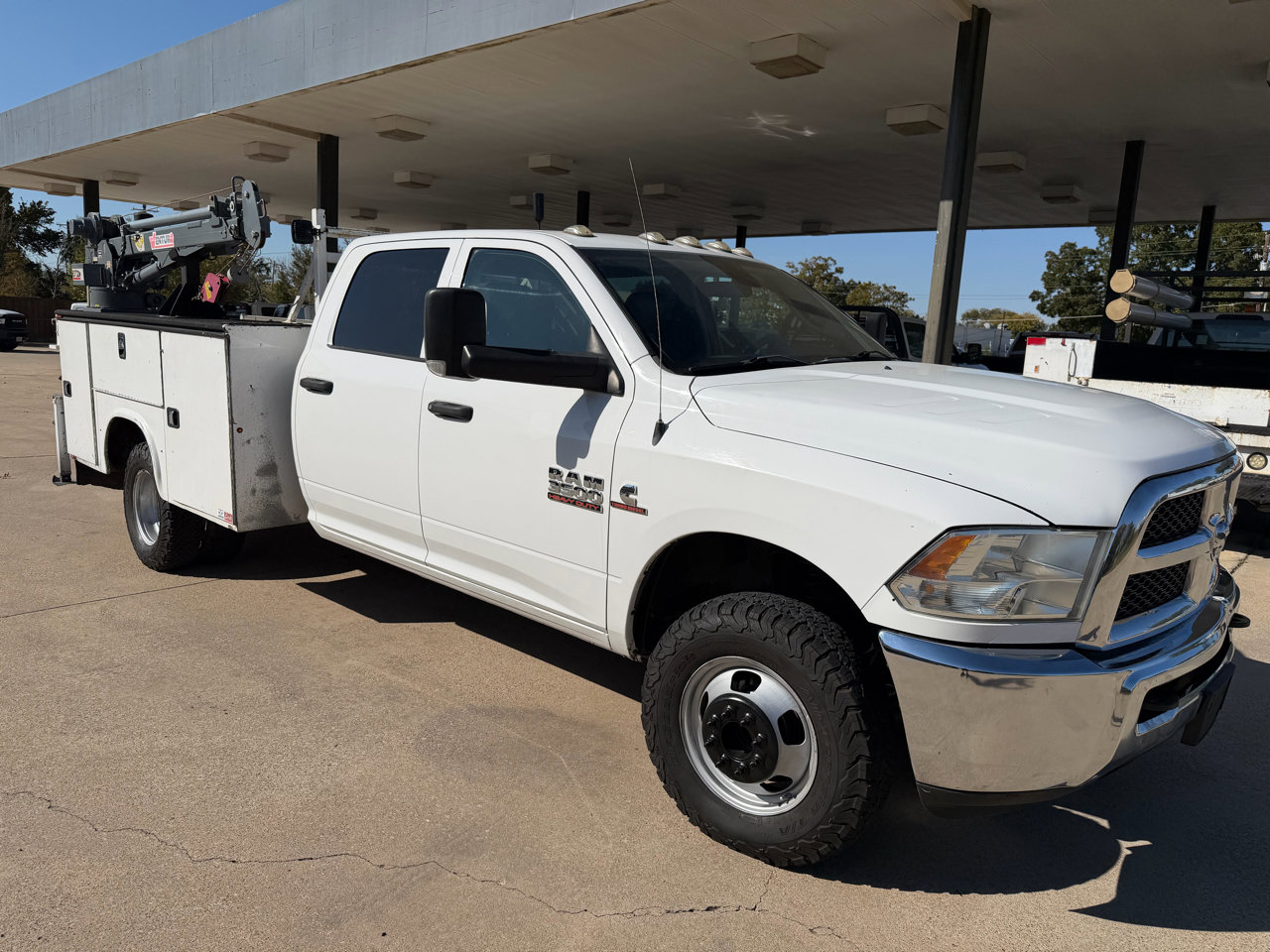 Used 2018 RAM 3500 Tradesman w/ Chrome Appearance Group image 3