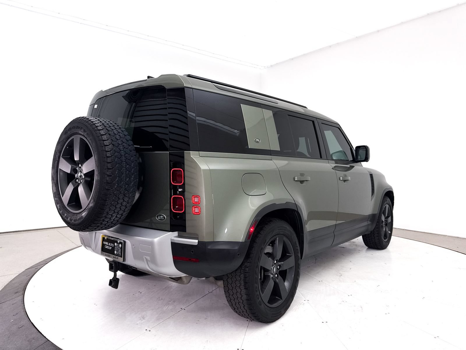 Used 2022 Land Rover Defender 110 SE AWD/4WD image 18