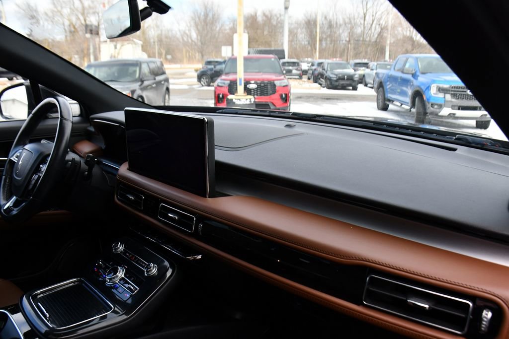 Used 2022 Lincoln Nautilus Reserve w/ Equipment Group 201A image 15