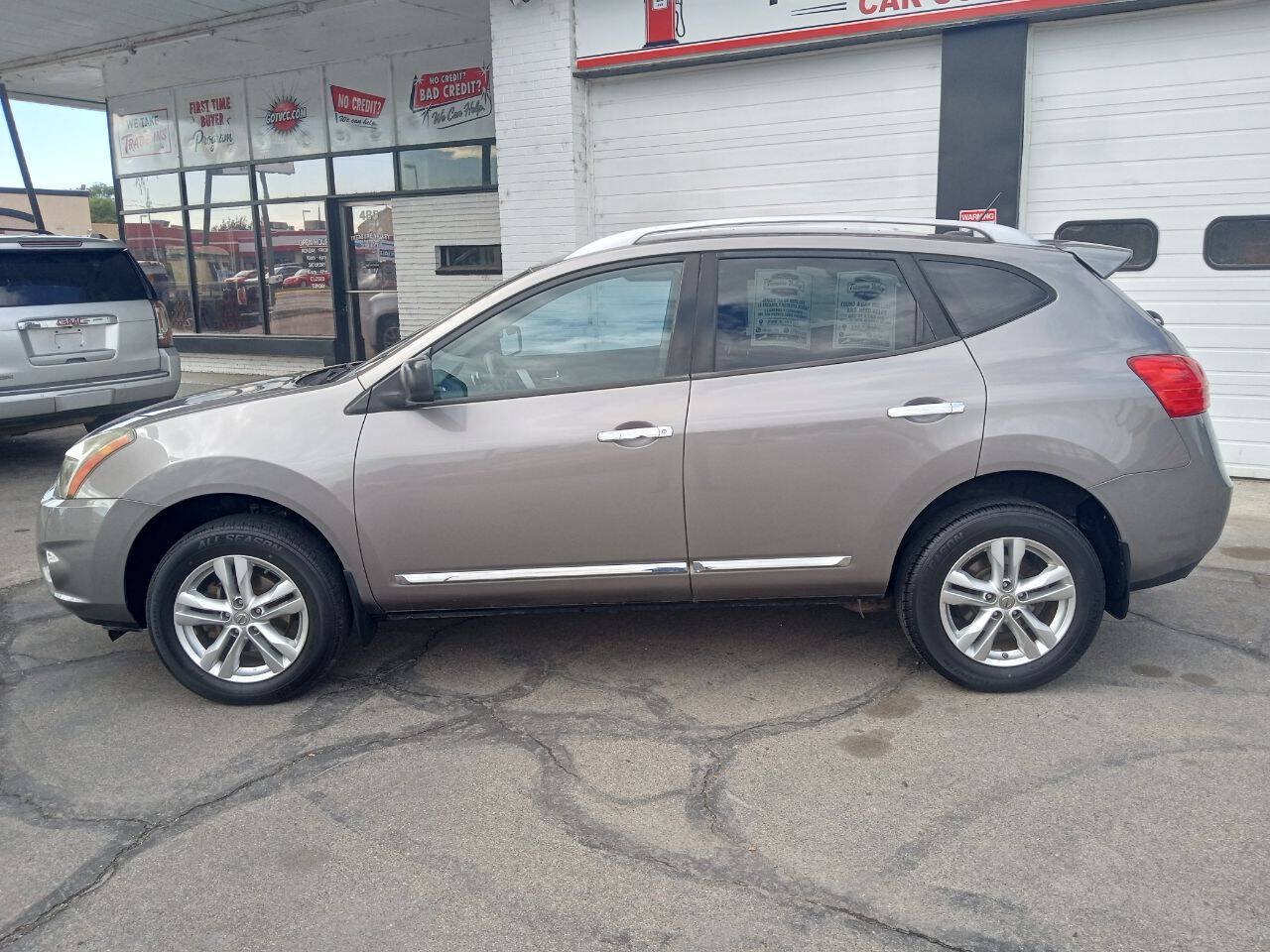 Used 2015 Nissan Rogue S w/ Convenience Package AWD/4WD image 3