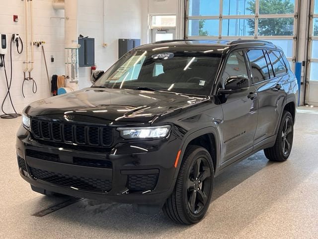 Used 2025 Jeep Grand Cherokee L Altitude AWD/4WD image 4