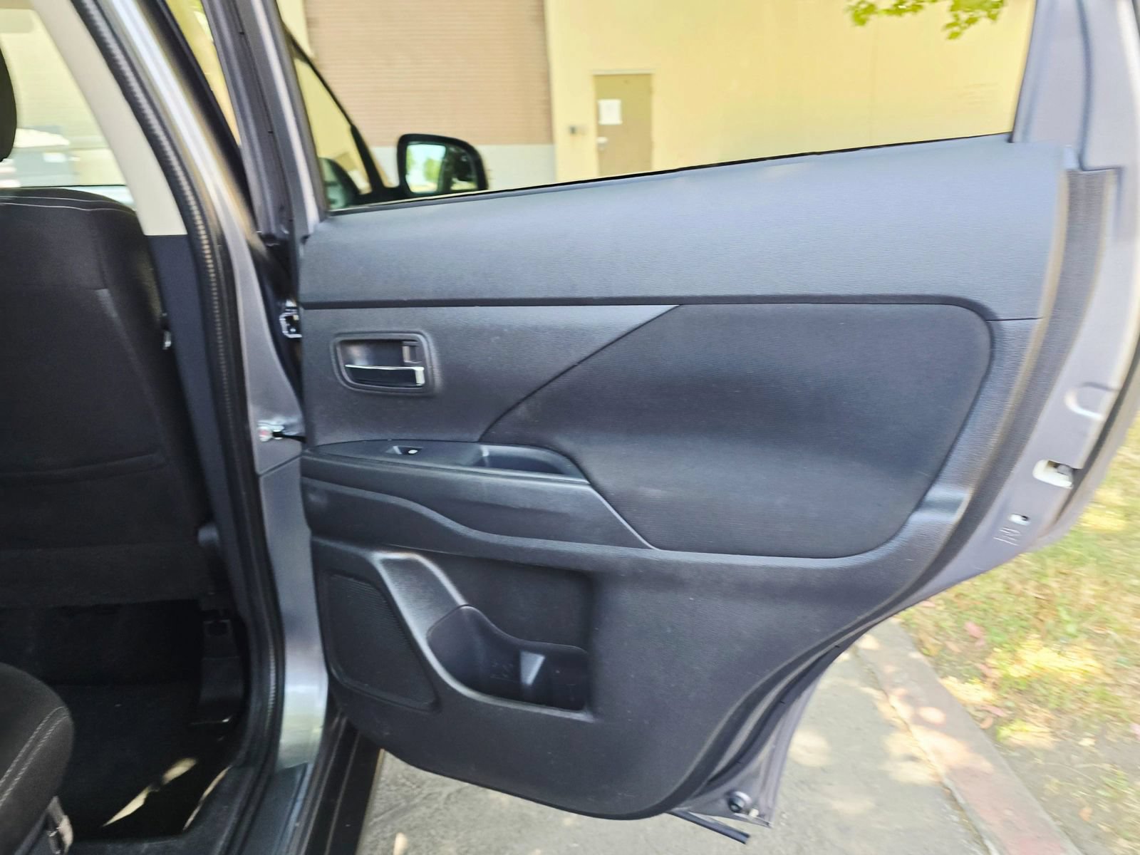 Used 2018 Mitsubishi Outlander SE FWD image 27