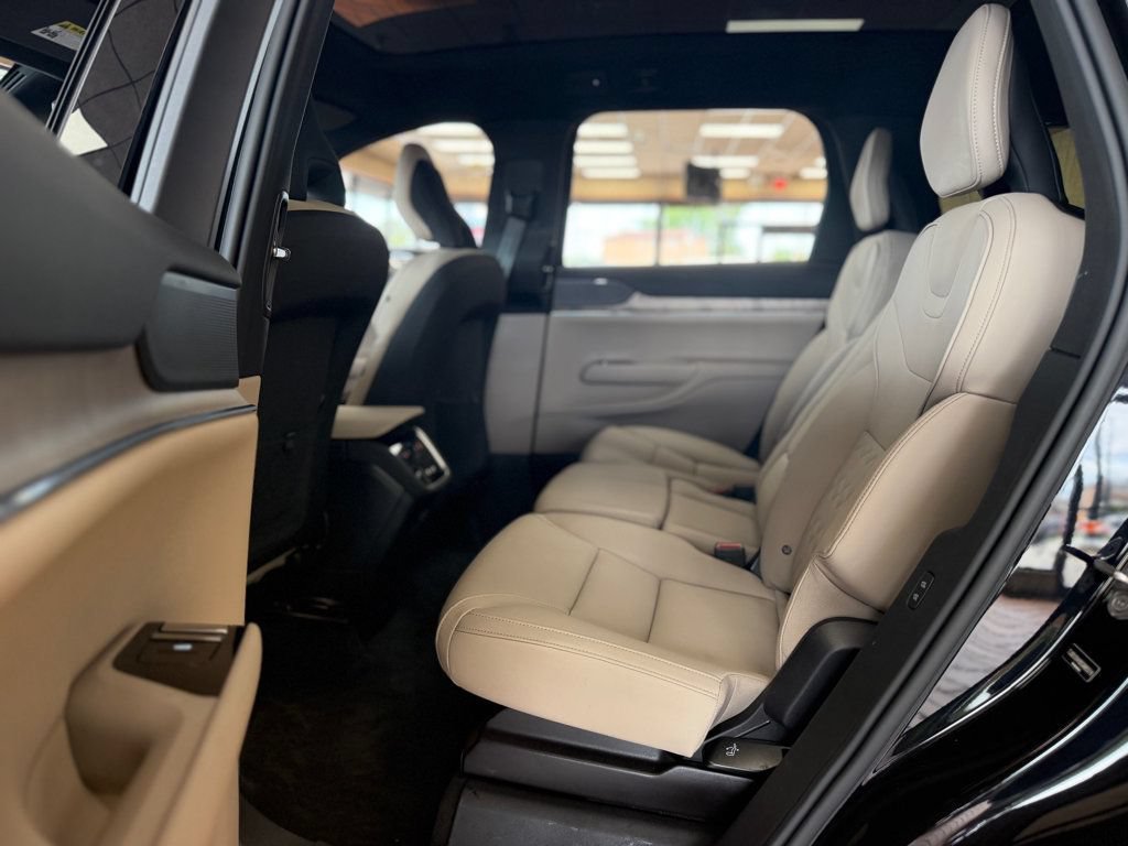 Used 2025 Volvo EX90 Plus AWD/4WD image 15