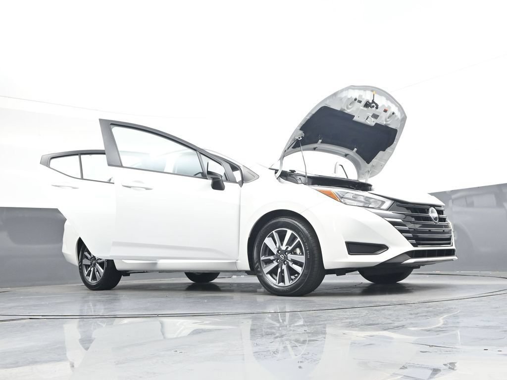 Used 2025 Nissan Versa SV FWD image 41