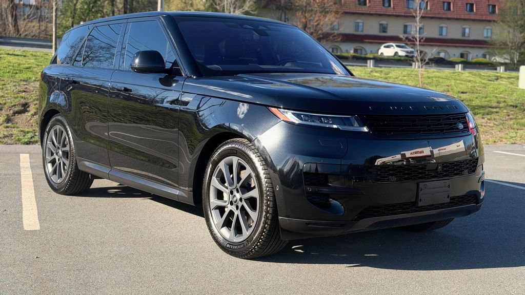 Used 2023 Land Rover Range Rover Sport SE AWD/4WD image 10