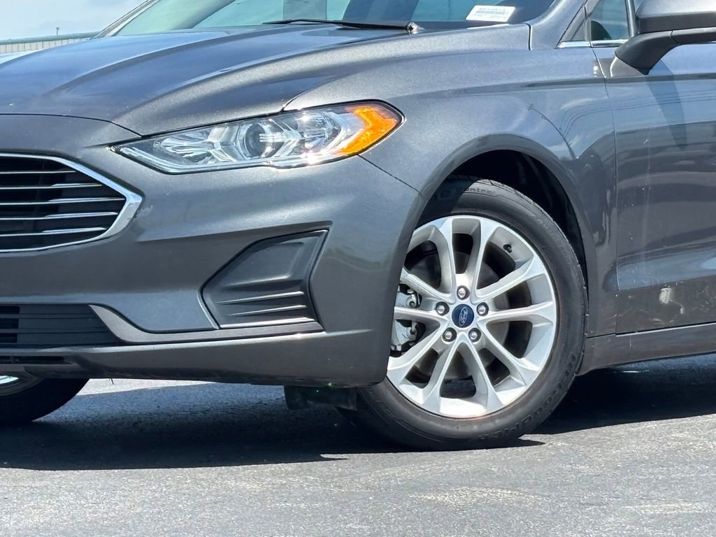 Used 2020 Ford Fusion SE FWD image 2