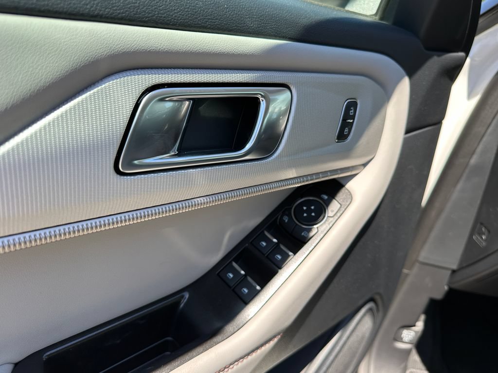 New 2026 Ford Explorer Active w/ Active Comfort Package RWD image 23
