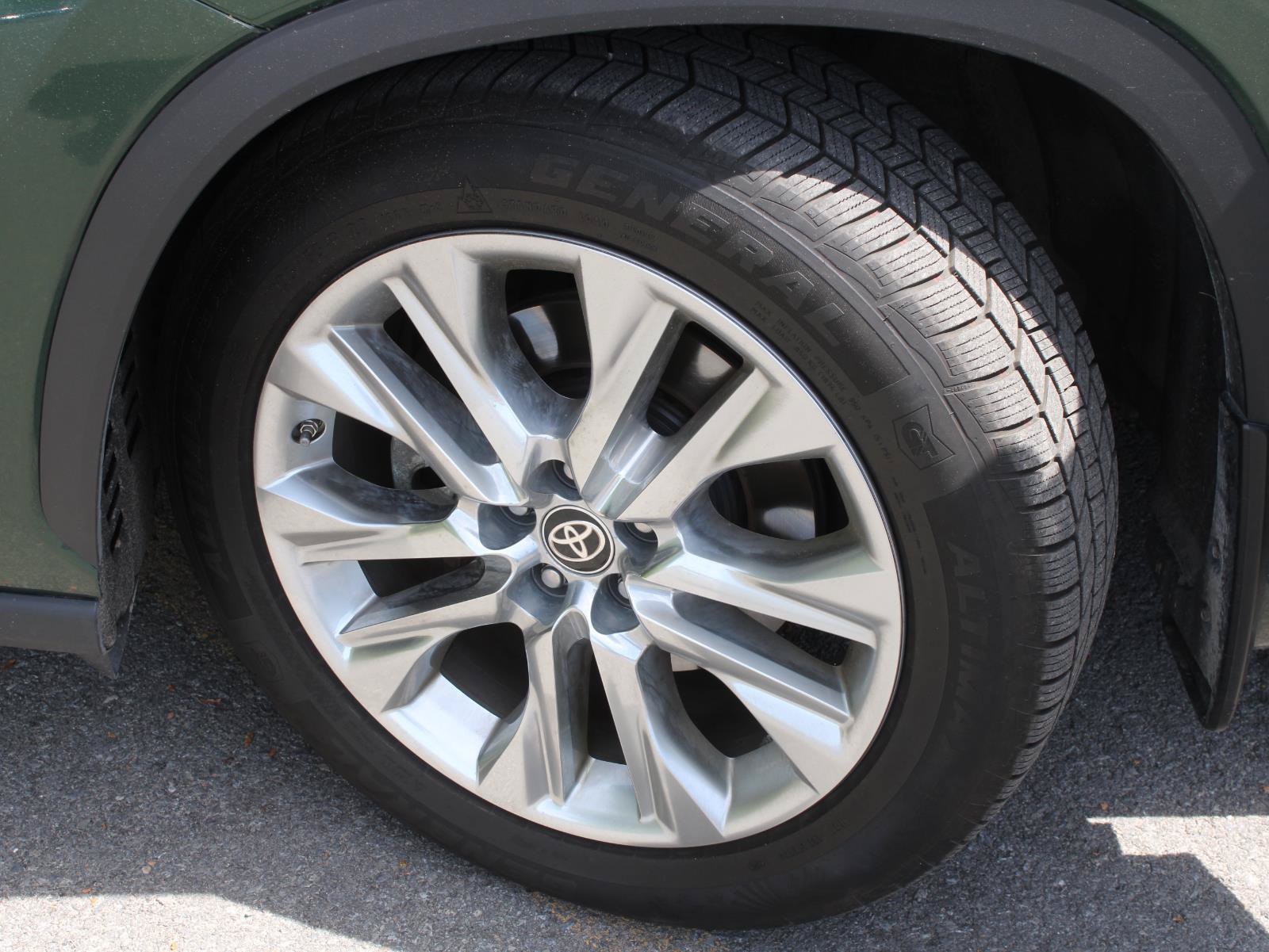 Used 2023 Toyota Highlander Limited AWD/4WD image 18