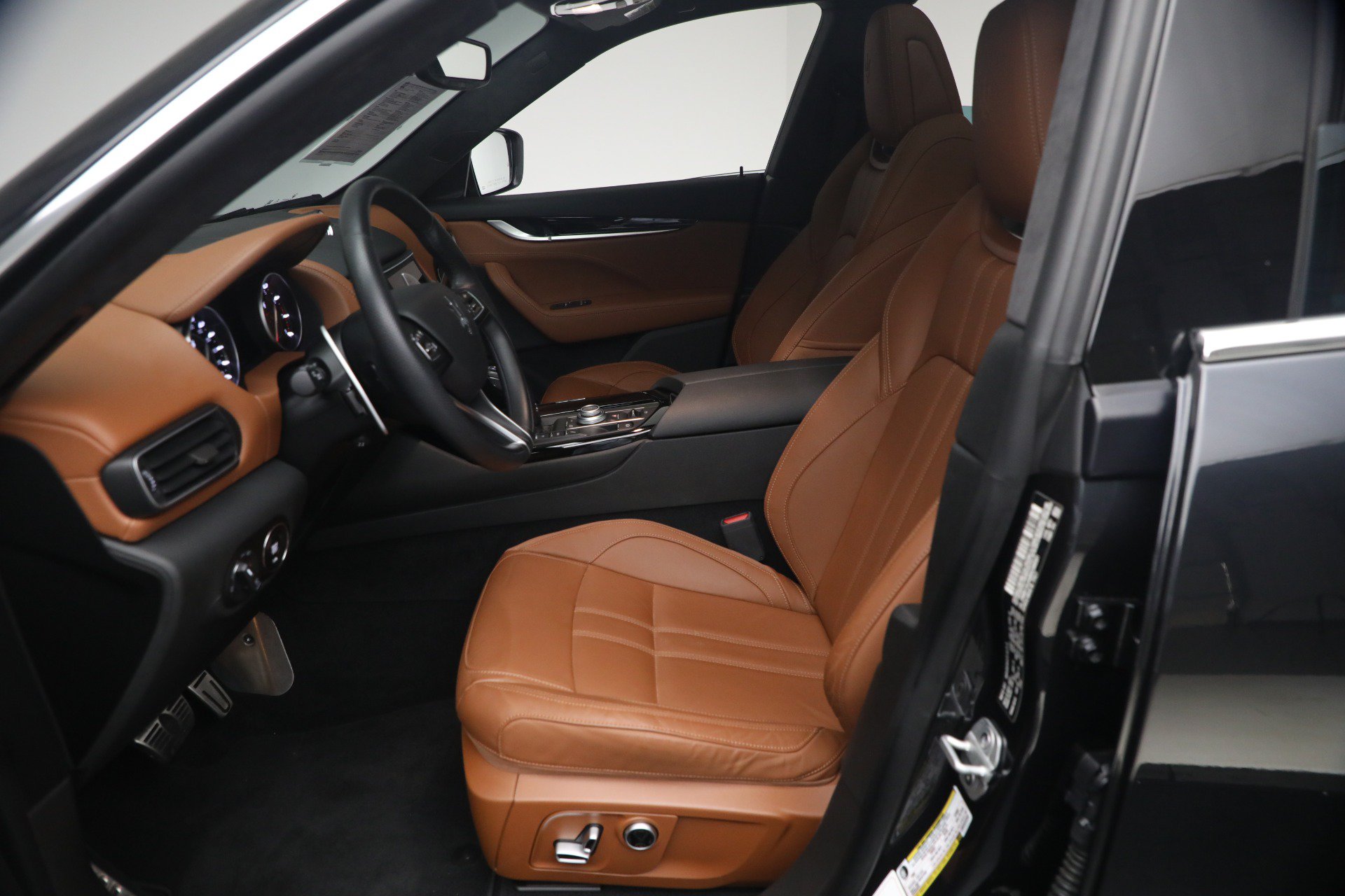 Certified 2022 Maserati Levante GT AWD/4WD image 13