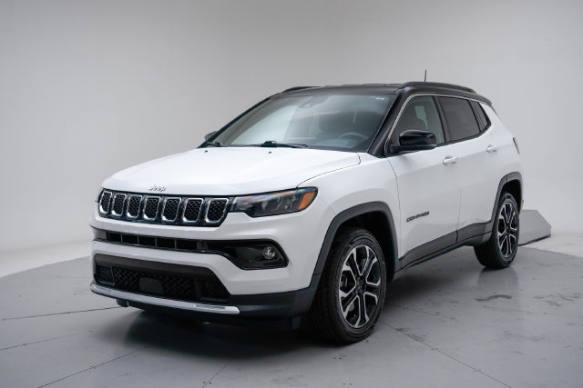 Used 2024 Jeep Compass Limited AWD/4WD image 3