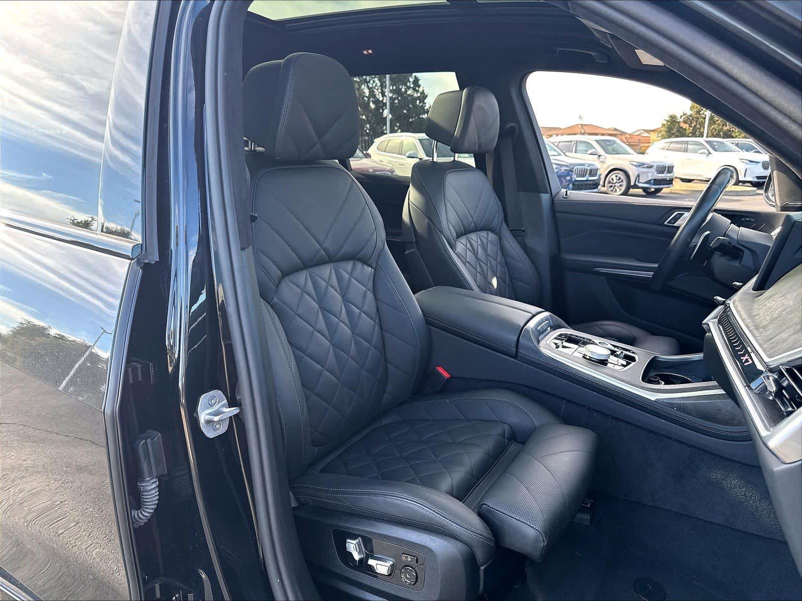 Used 2024 BMW X7 xDrive40i w/ M Sport Package AWD/4WD image 31
