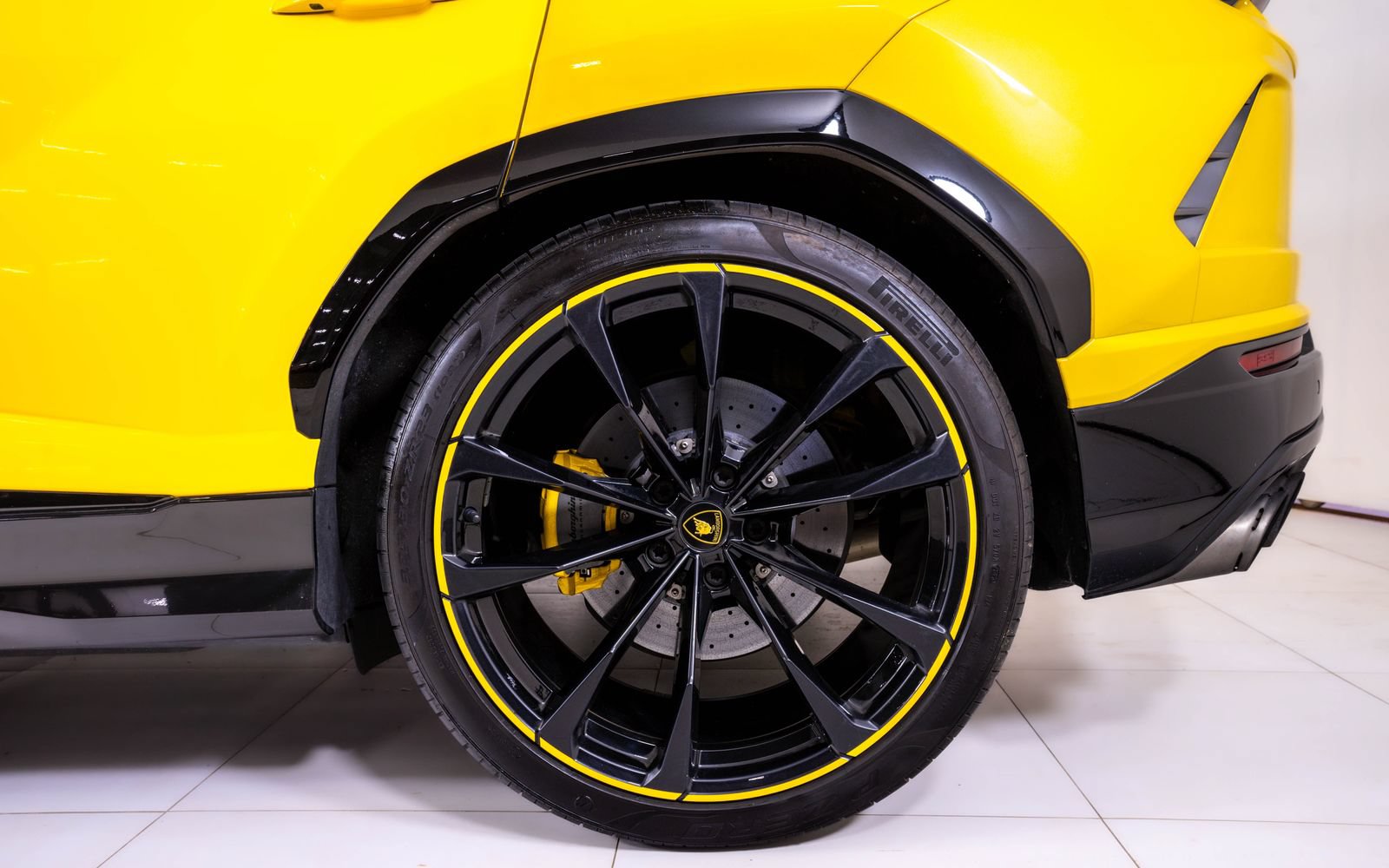 Used 2021 Lamborghini Urus AWD/4WD image 11