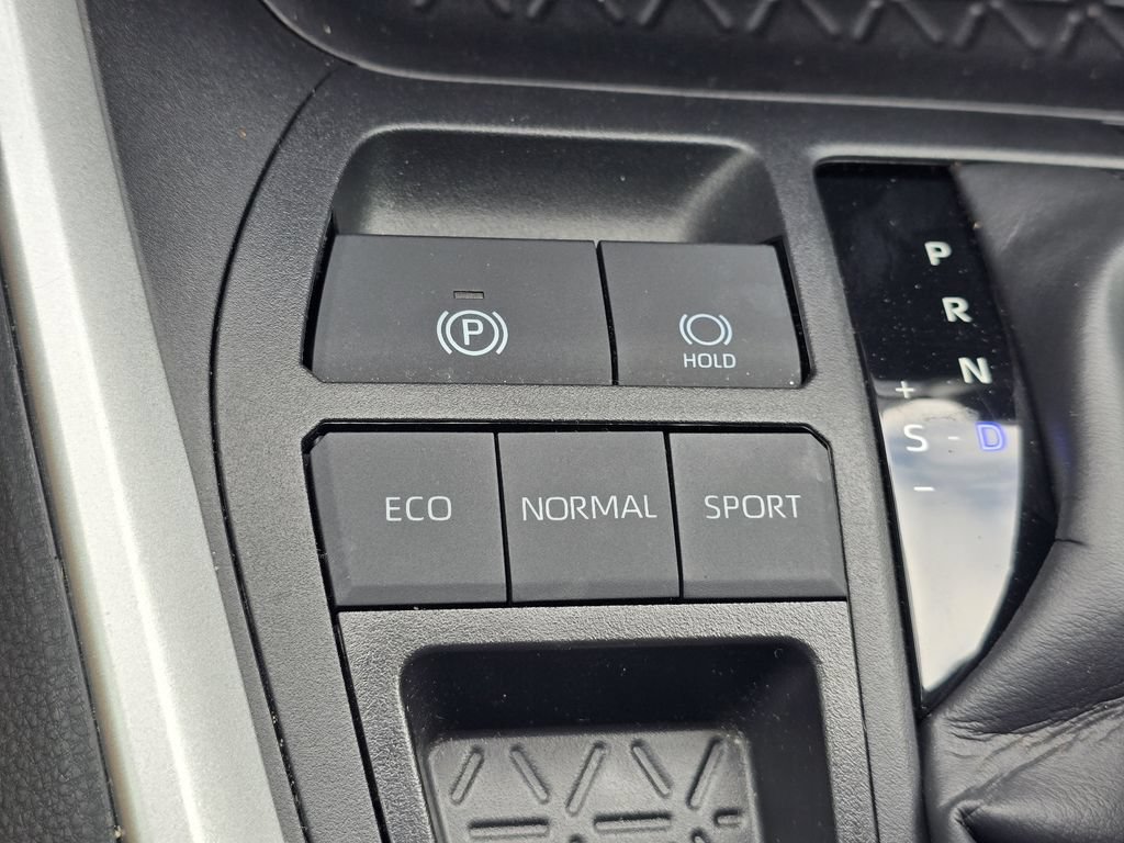 Used 2025 Toyota RAV4 LE FWD image 21