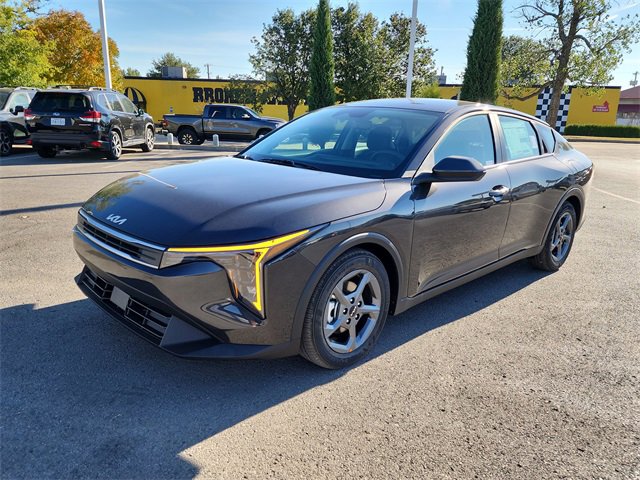New 2025 Kia K4 LXS image 7
