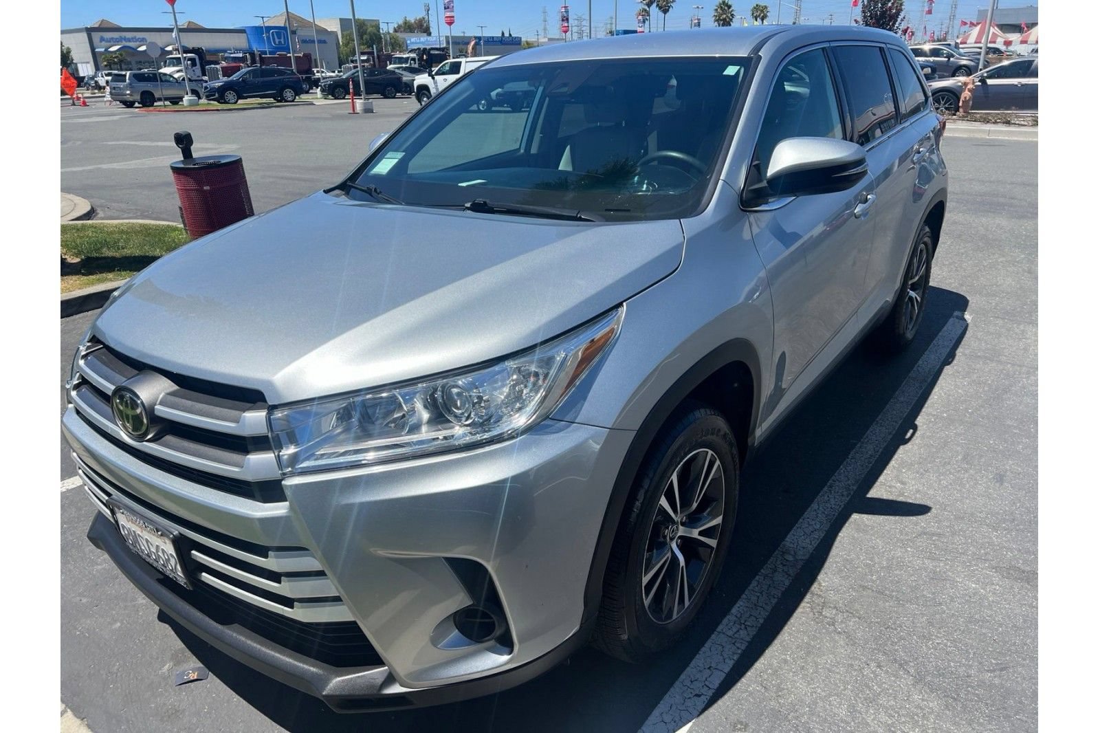 Certified 2019 Toyota Highlander LE FWD image 2
