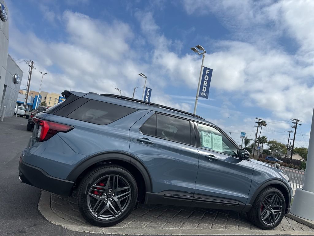 Used 2025 Ford Explorer ST w/ Sun And Sound Package AWD/4WD image 2