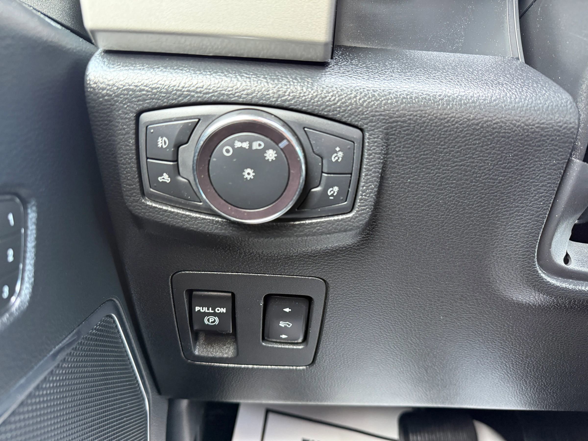 Used 2019 Ford F150 Lariat image 24