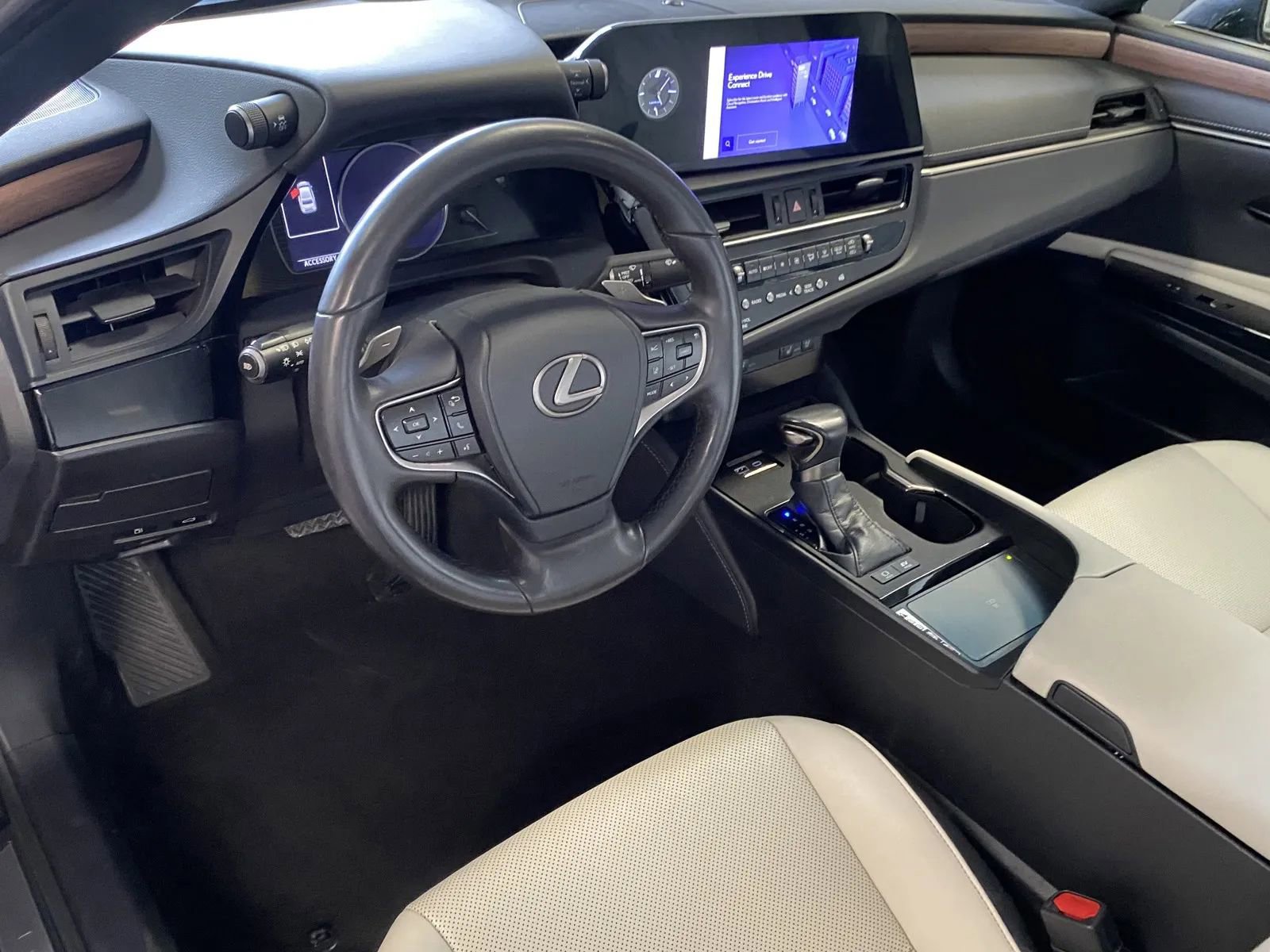 Used 2023 Lexus ES 300h w/ Premium Package image 10