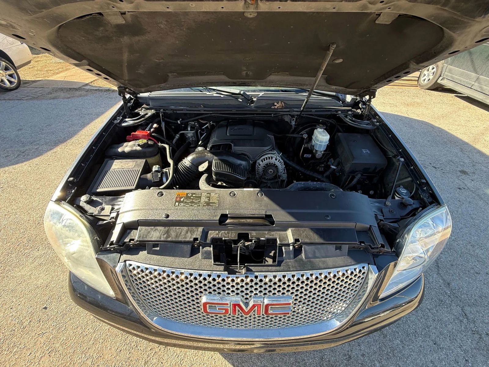 Used 2011 GMC Yukon Denali image 10