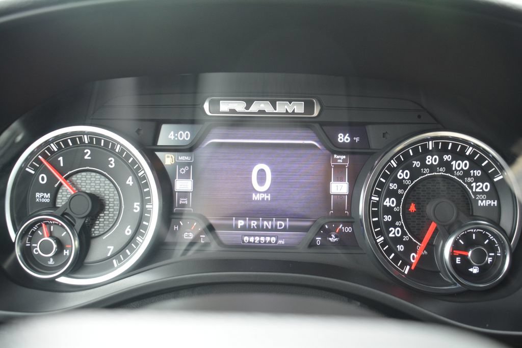 Used 2024 RAM 1500 Laramie AWD/4WD image 13