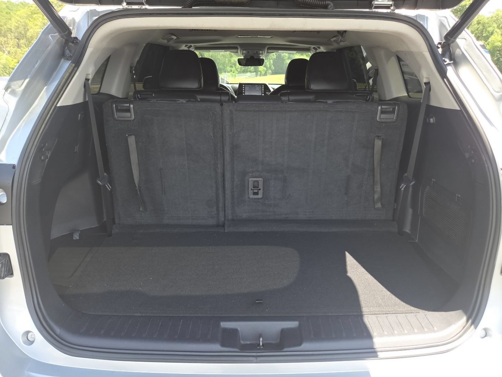 Used 2021 Toyota Highlander XLE FWD image 22