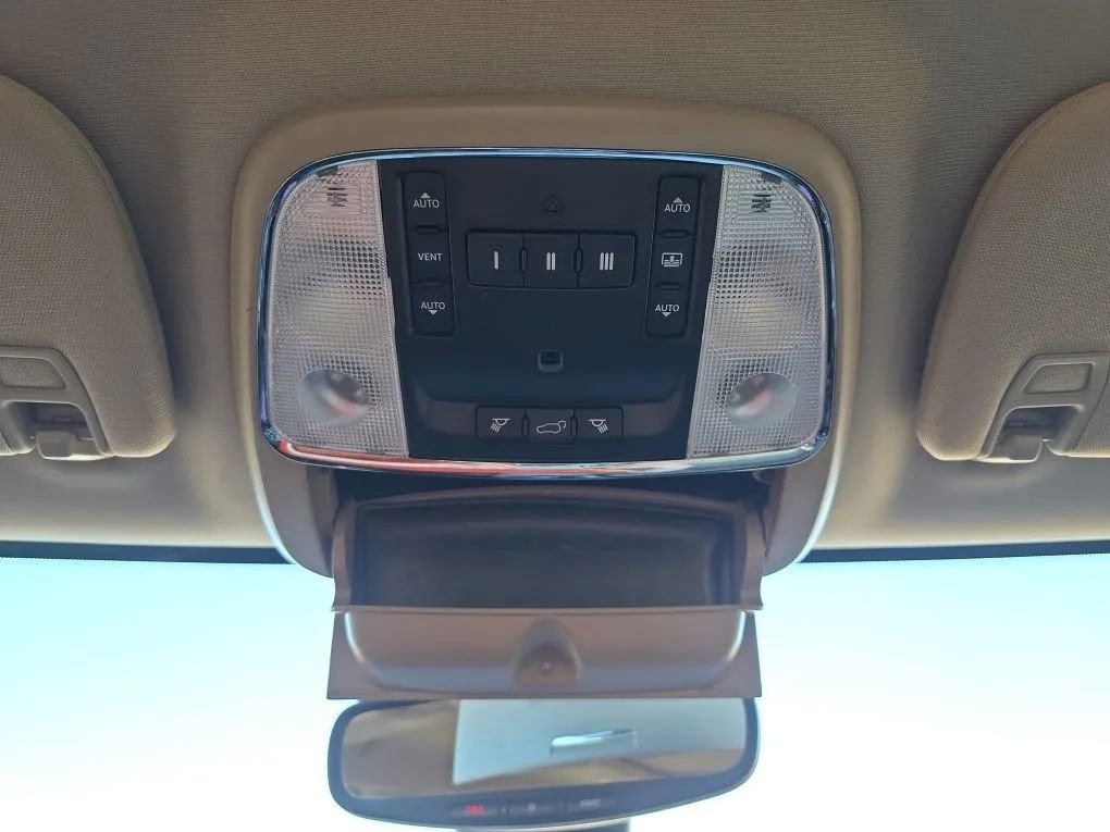 Used 2019 Jeep Grand Cherokee Limited w/ Luxury Group II image 40